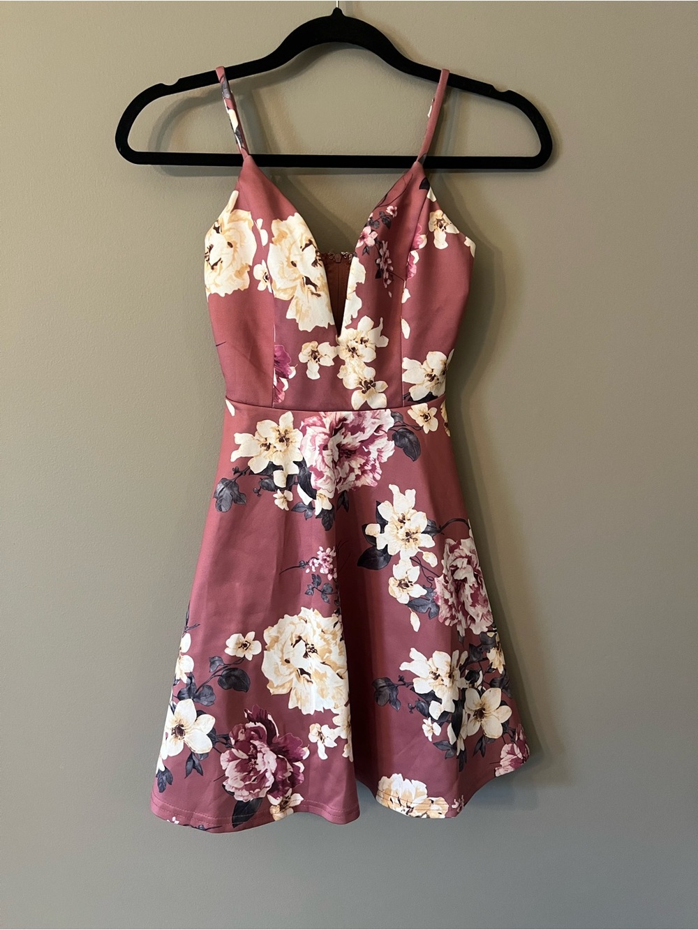 Trac Mauve Floral V-Neck Spaghetti Strap Mini Dress